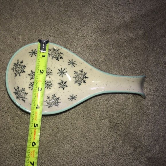 Meritage Spoon Rest Snowflakes Print - Picture 3 of 10
